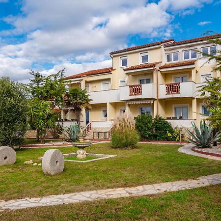 Apartments Strand Vir Exterior photo